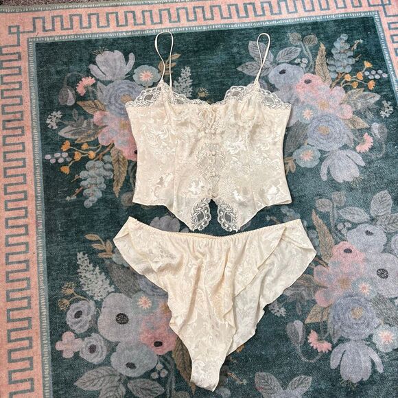 Victoria's Secret Other - Victoria's Secret Gold Label Lingerie Pajama Set Womens Medium Cream Floral 2 Pc
